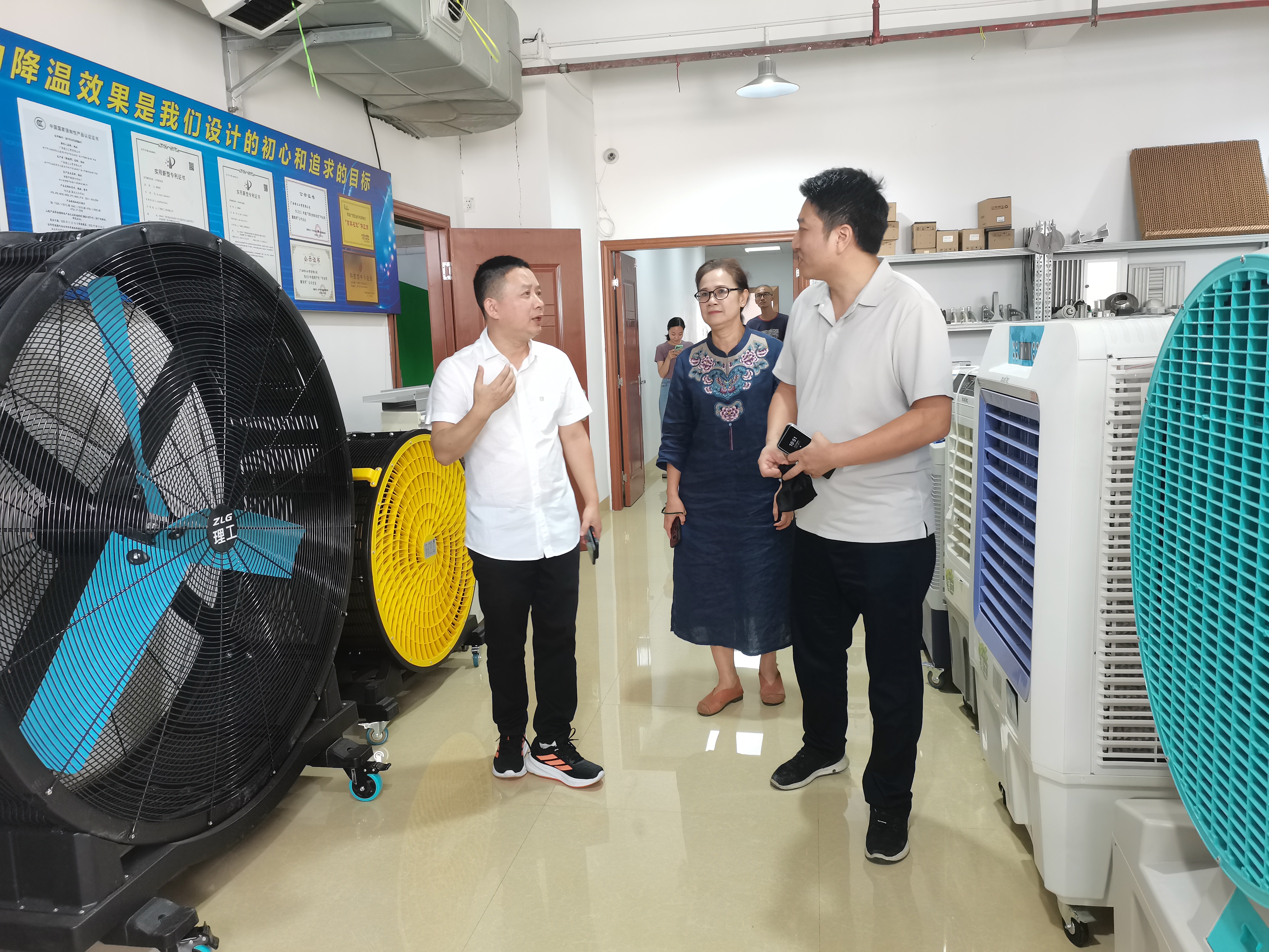 廣西五金機電商會與廣西理工工貿公司開展互聯網視頻拍攝學習交流活動